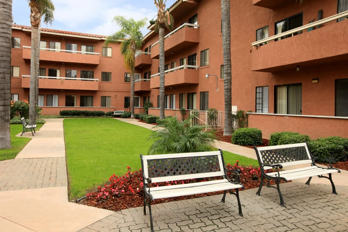 Montclair Royale Senior Living — photo 6