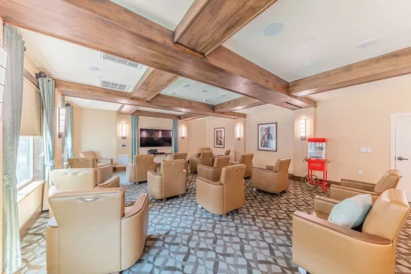 Loma Clara Senior Living — photo 33